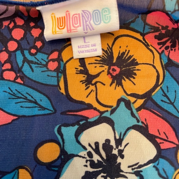 EUC Lularoe Shirley - Picture 3 of 4